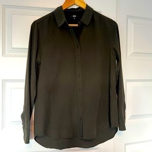 Uniqlo XS rayon button down blouse